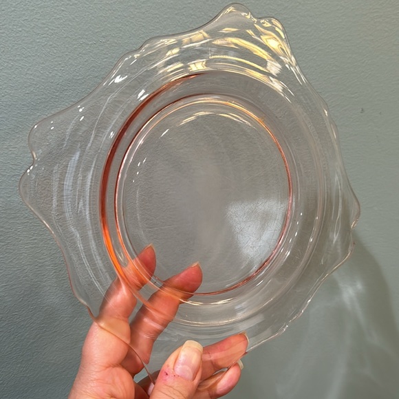 Vintage rose glass depression glass plate - Picture 2 of 2